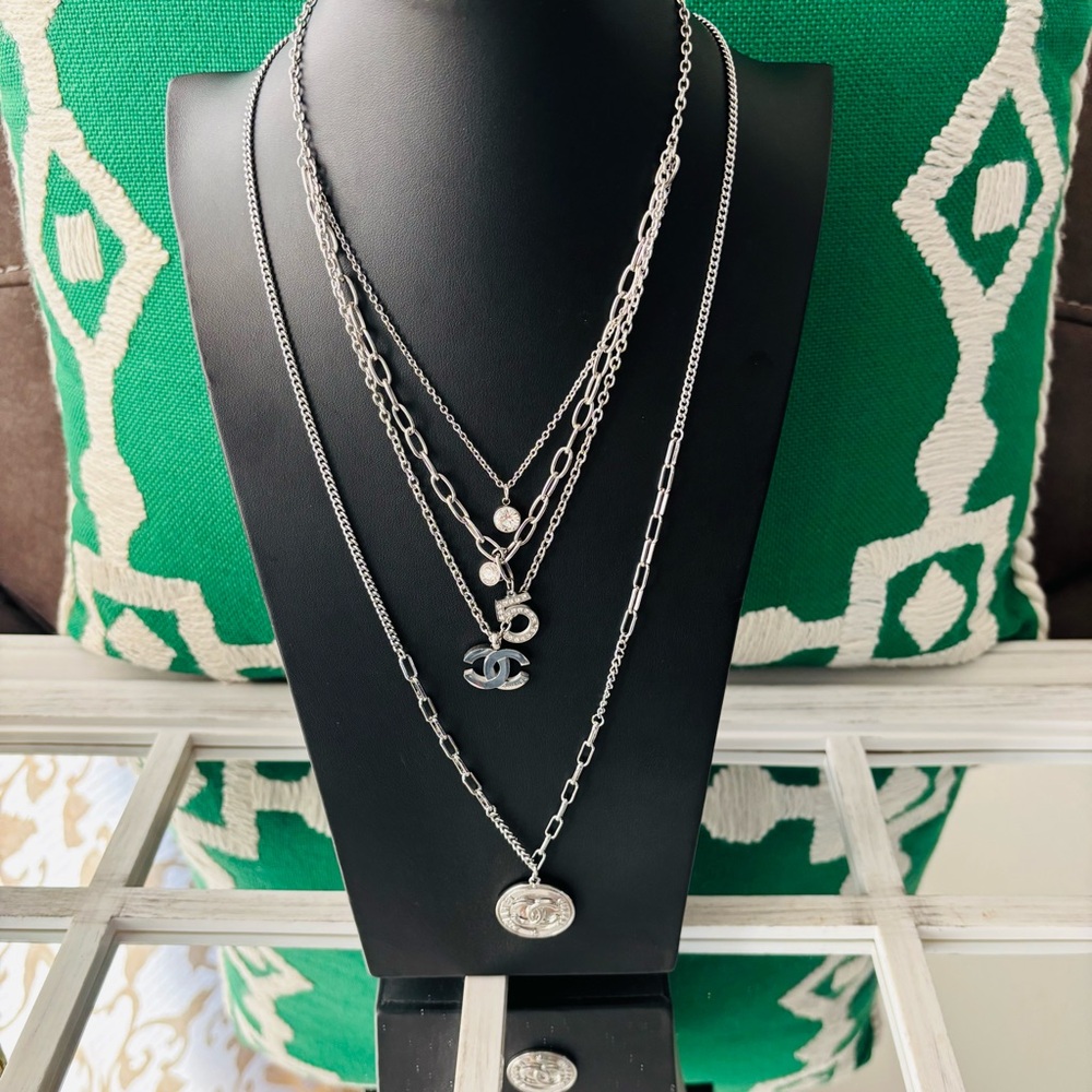Silver Chain Long Necklace with Round Pendant. Stainless Steel. NWOT - Picture 5 of 5